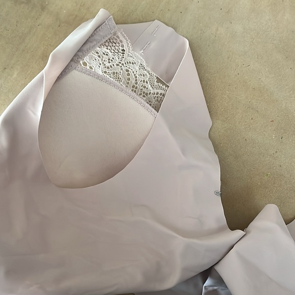 Bras - Picture 4 of 5